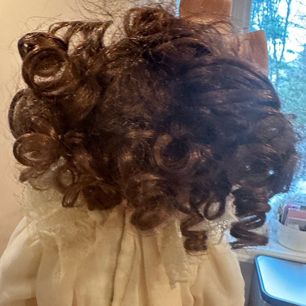Sofie, from the Georgetown collection vintage Style Porcelain Doll - Picture 7 of 8